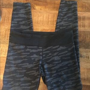 Under Armour Camo black/gray fleece lined leggings